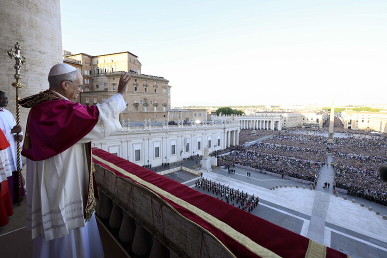 Un Papa per la Pace e la Giustizia: Leone XIV e l’Impegno Sociale e Filosofico nella Geopolitica Contemporanea
